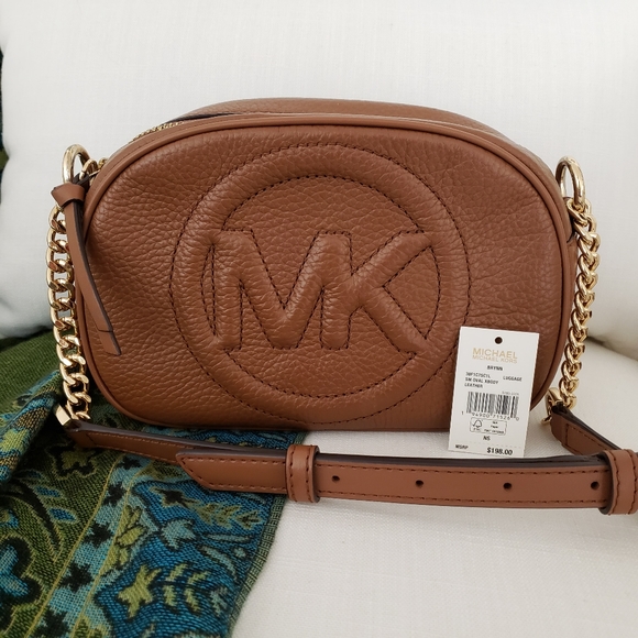 Michael Kors Handbags - 🛍 Michael Kors Brynn Luggage Brown Leather Oval Crossbody Camera Bag $198 🛍